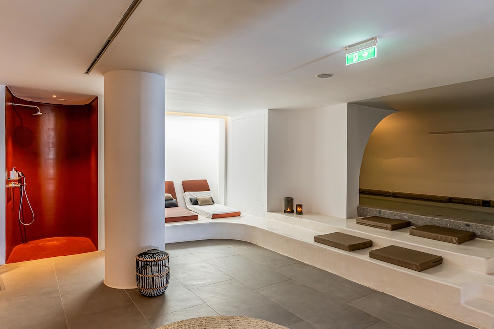 Orama Hotel and Spa 32/60
