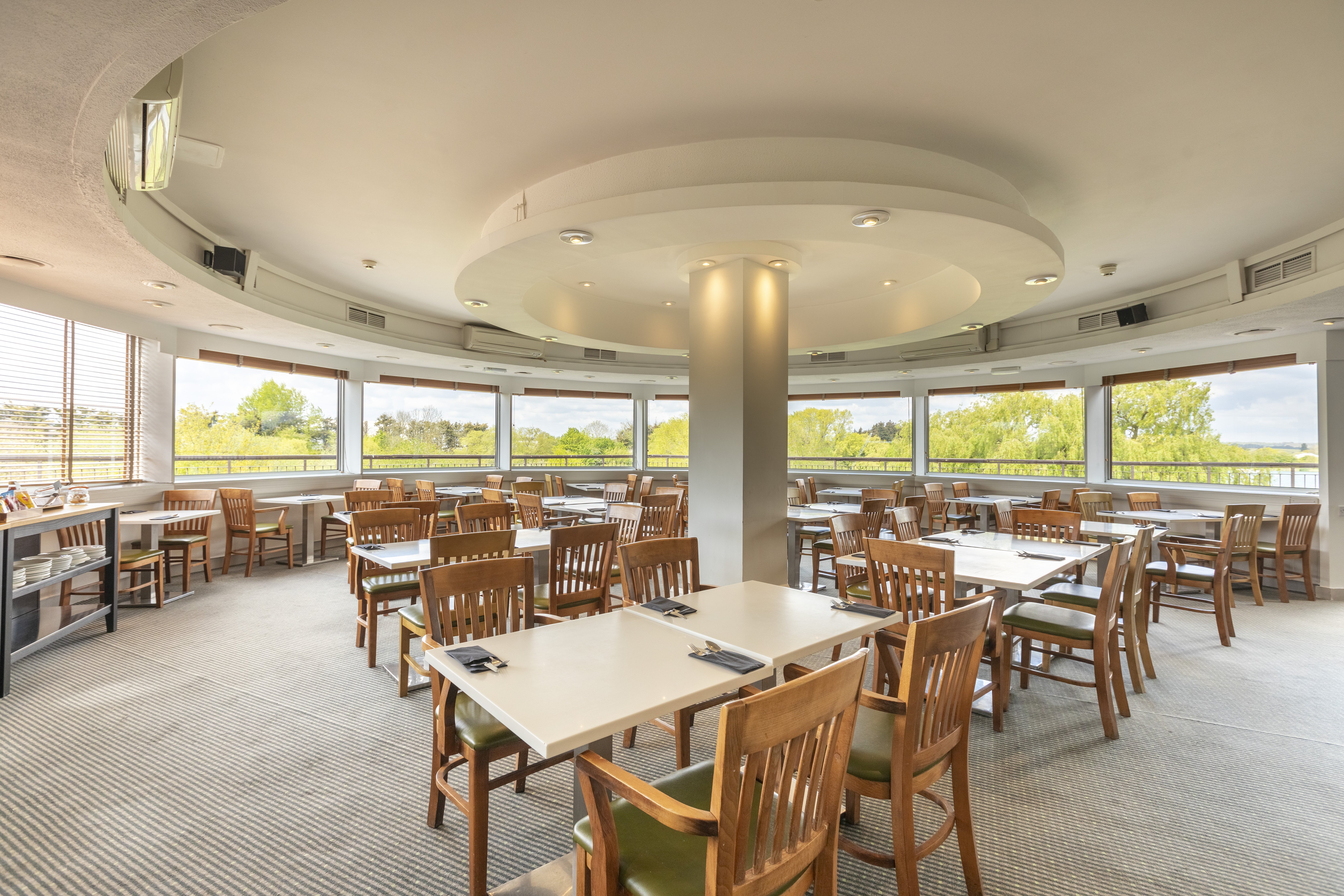 HOLIDAY INN BASILDON 49/75