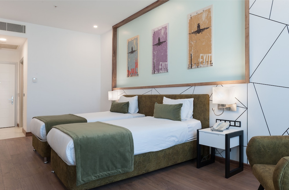 ISG Airport Hotel 15/63