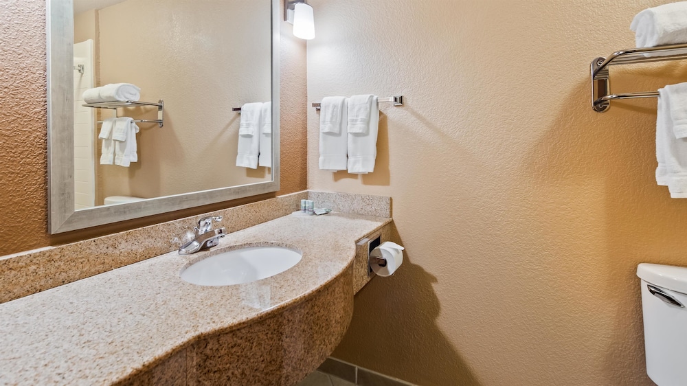 Best Western Granbury Inn & Suites 14/36