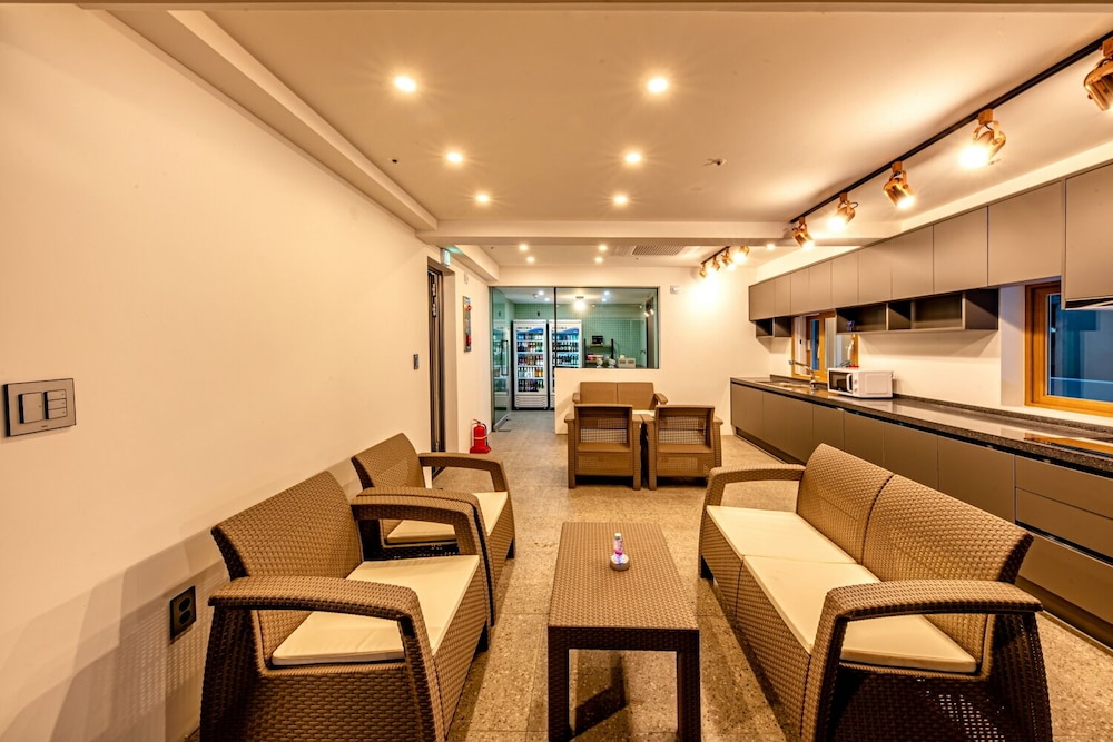 The Jade hotel 23/33