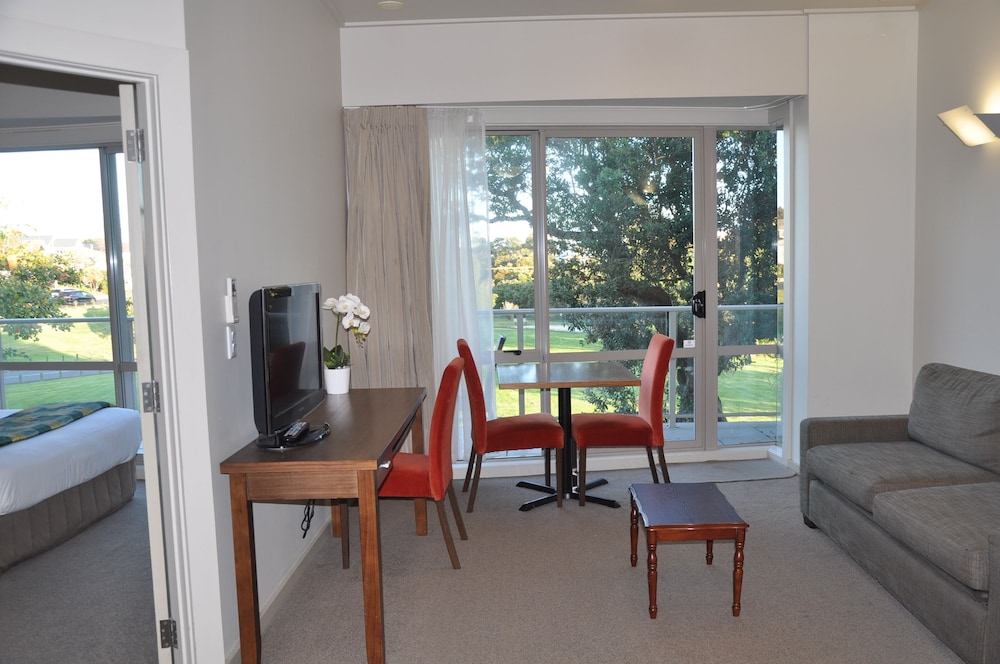 Ocean Breeze Hotel Takapuna 12/41