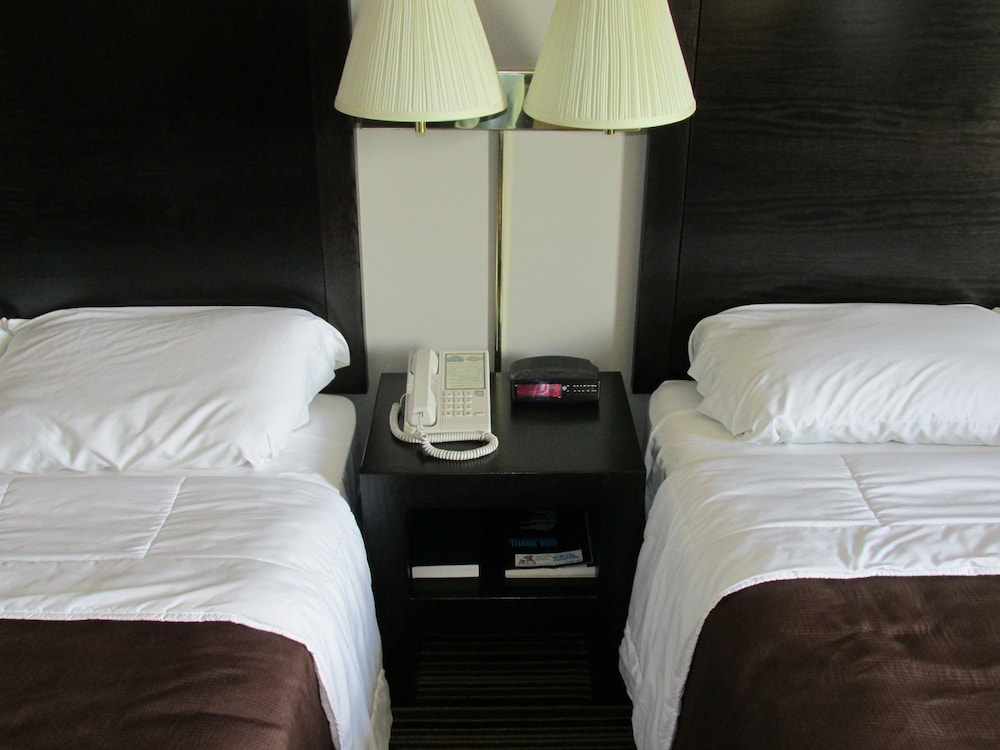 Woodfield Inn and Suites 25/60
