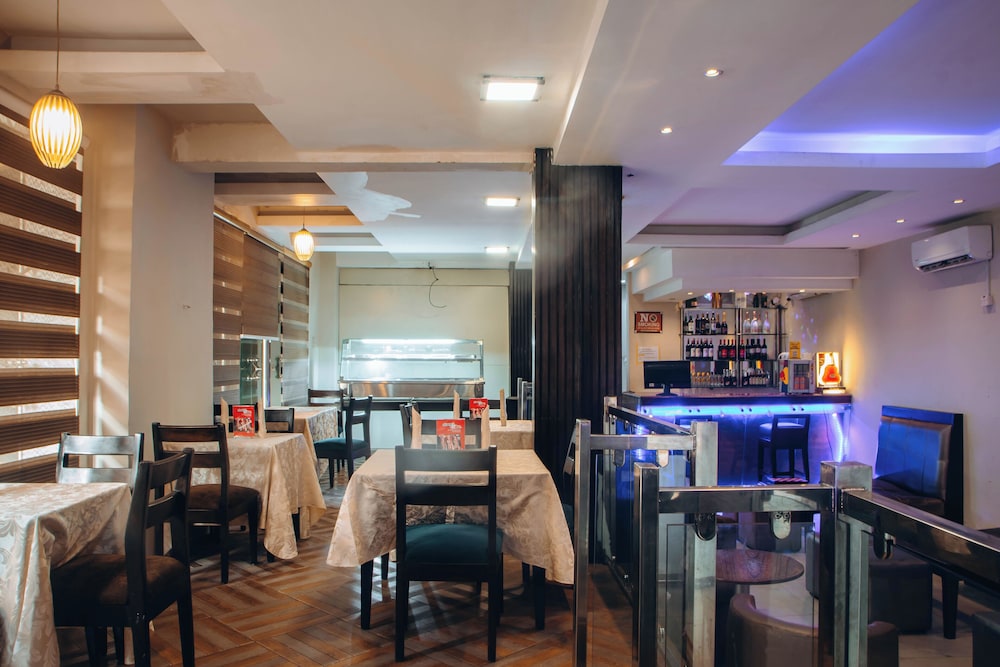 Oakspring Hotel &amp; Luxury Suites 44/50