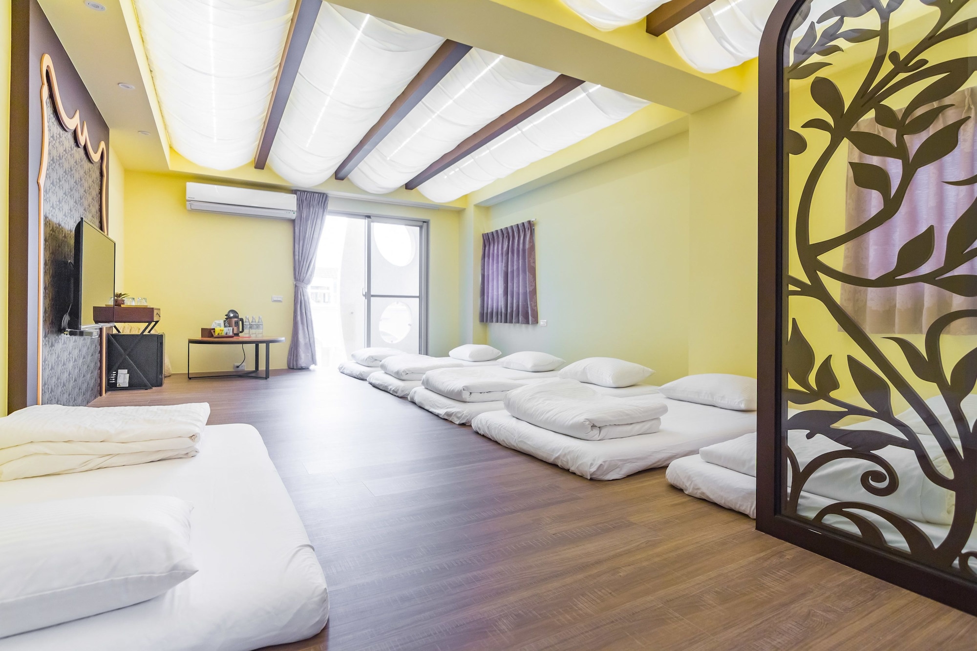 GALLERY, SUITE, BALCONY