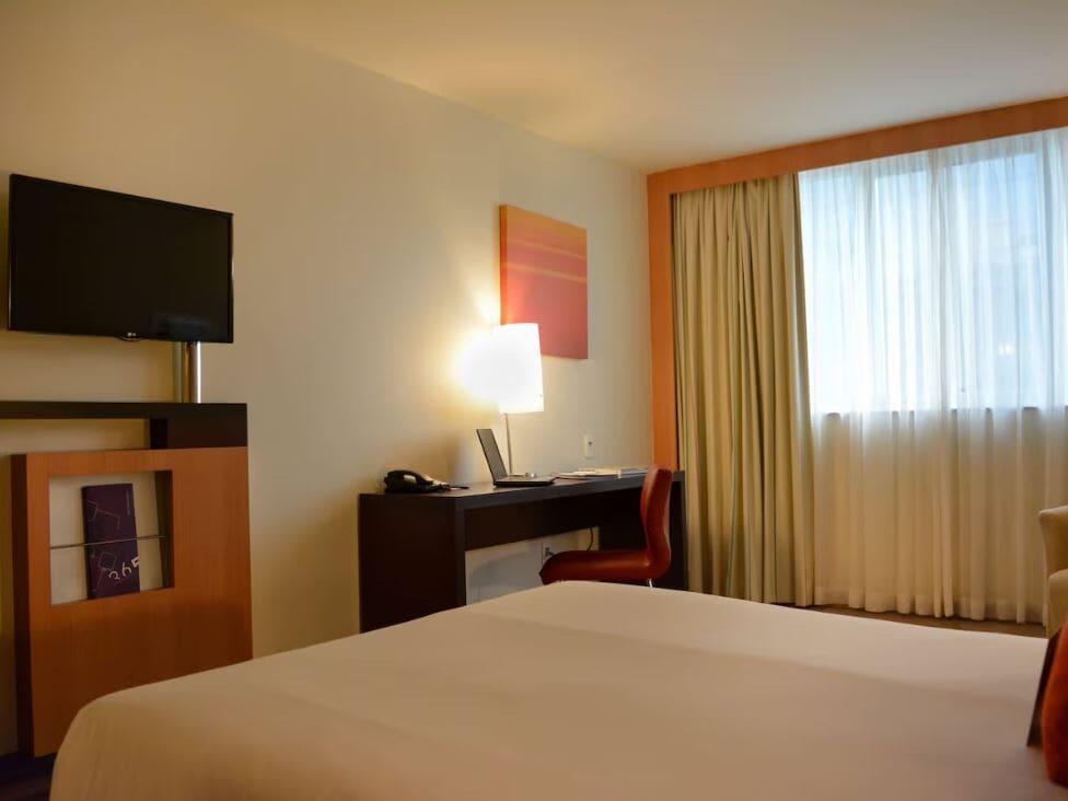 Superior, Apartment, Queen Bed, Side Sea View