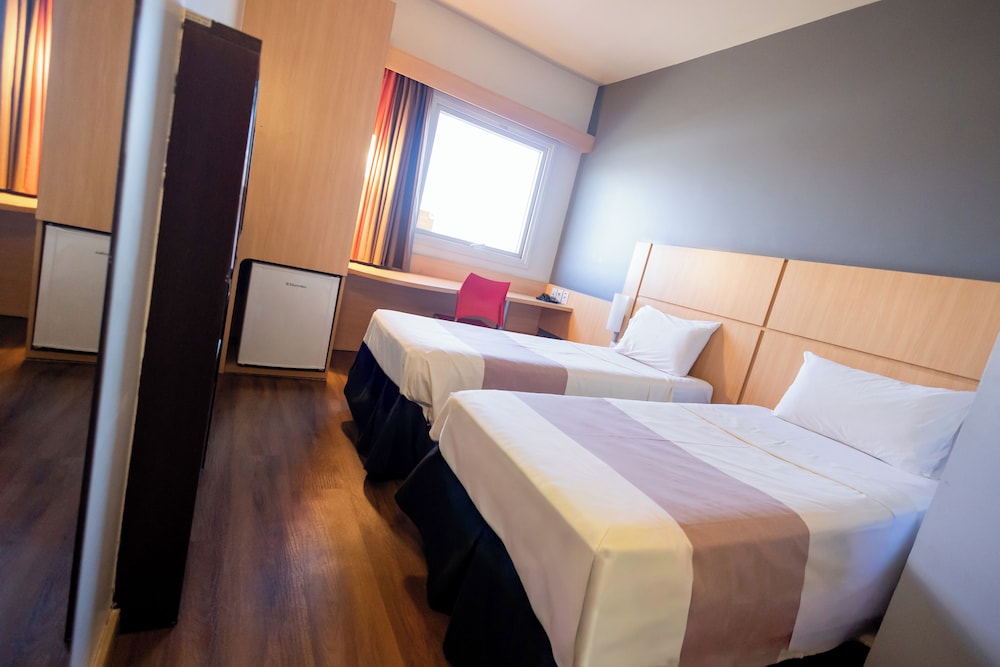 Standard, Twin Beds