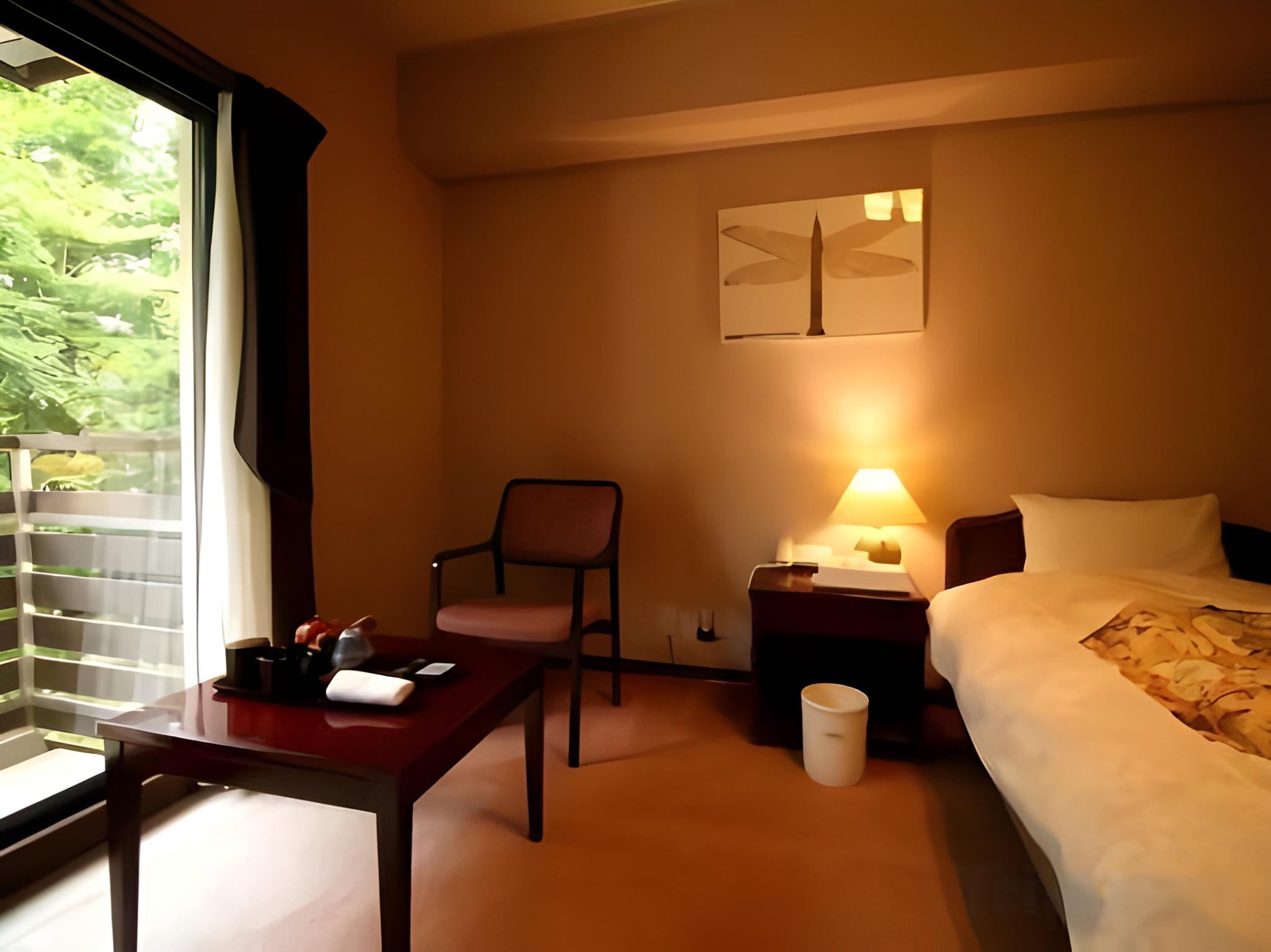 ROOM, SINGLE