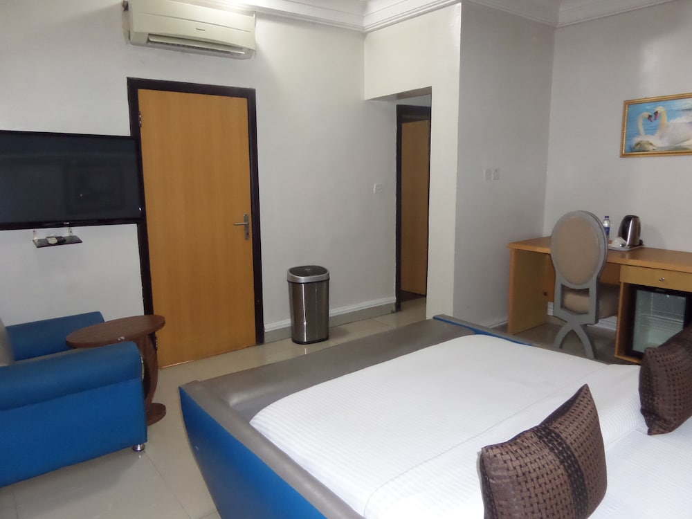 Primal Hotel GRA-Ikeja 19/50
