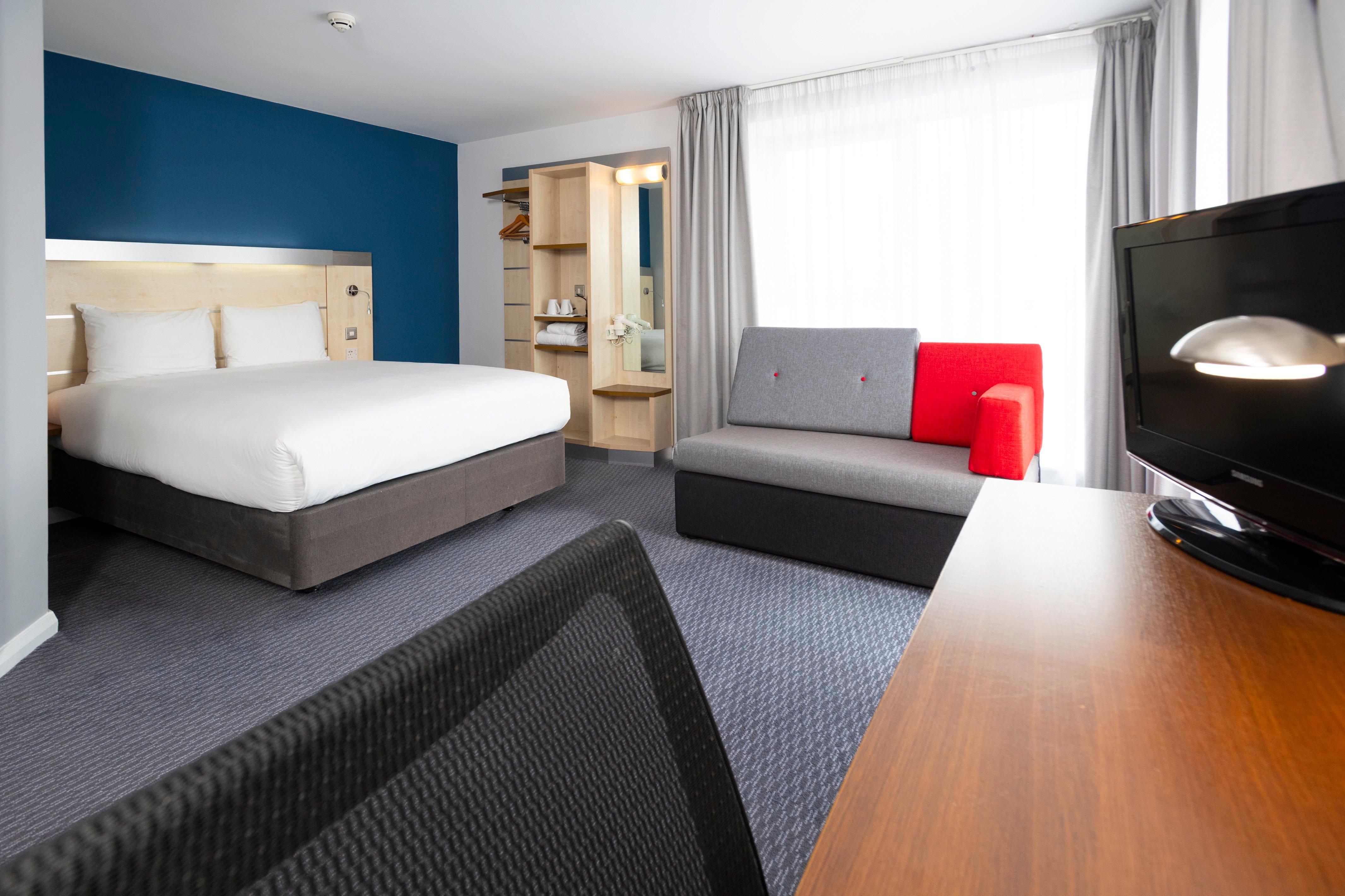 STANDARD, KING BED, CORNER