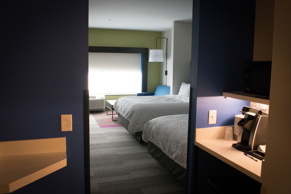 Holiday Inn Express & Suites West Memphis 18/53