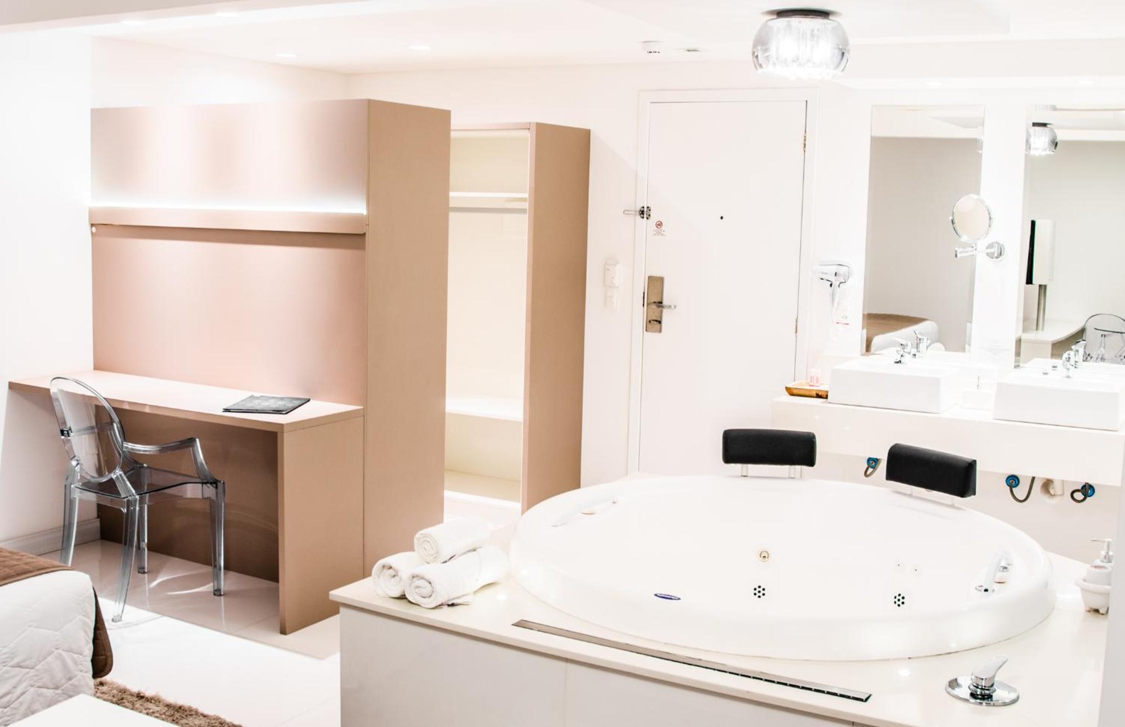 جناح بسرير كوين، Hotel Rieger 6/10