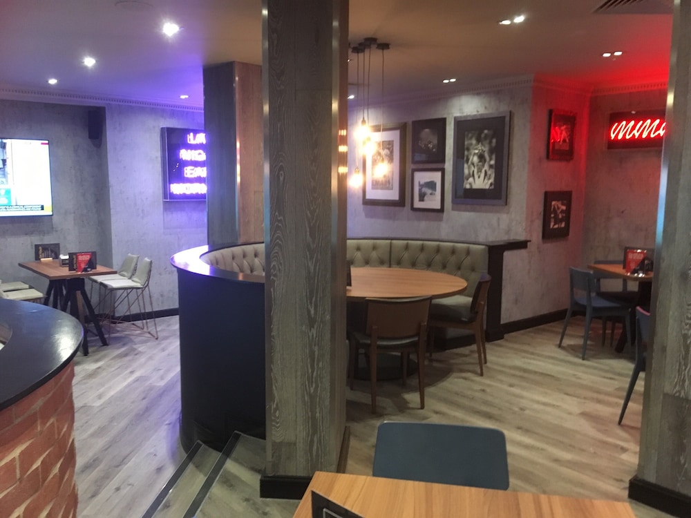 Village Hotel Swindon 63/73