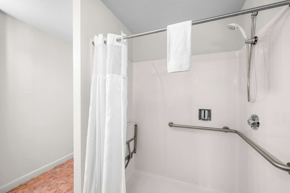 Quality Inn and Suites Jackson CA 44/45