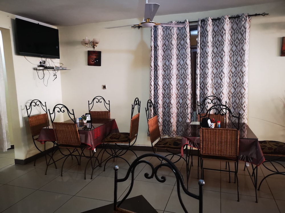 The Golden Apple Guest House 53/74