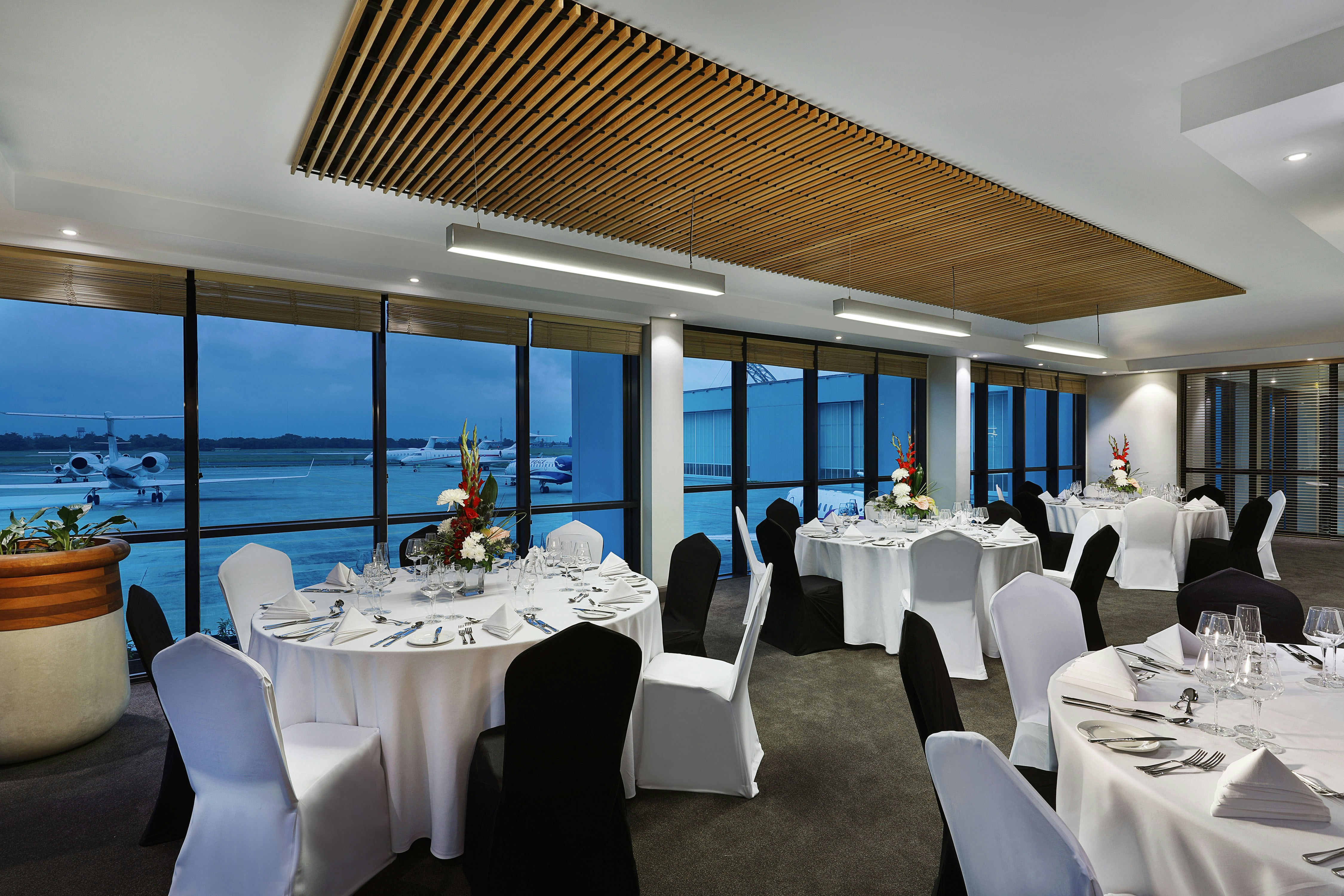 Legend Hotel Lagos Airport Curio Collection By Hilton 56/81