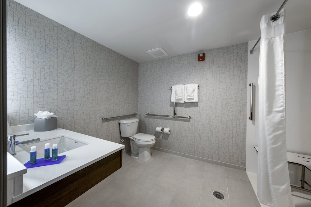 Holiday Inn Express Suites Staunton 17/75