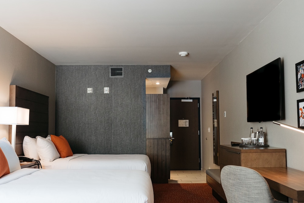 Revel Hotel Des Moines Urbandale, Tapestry Collection by Hilton 25/63