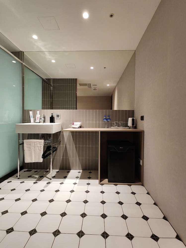 Fun Stay Inn Ximen 5/48