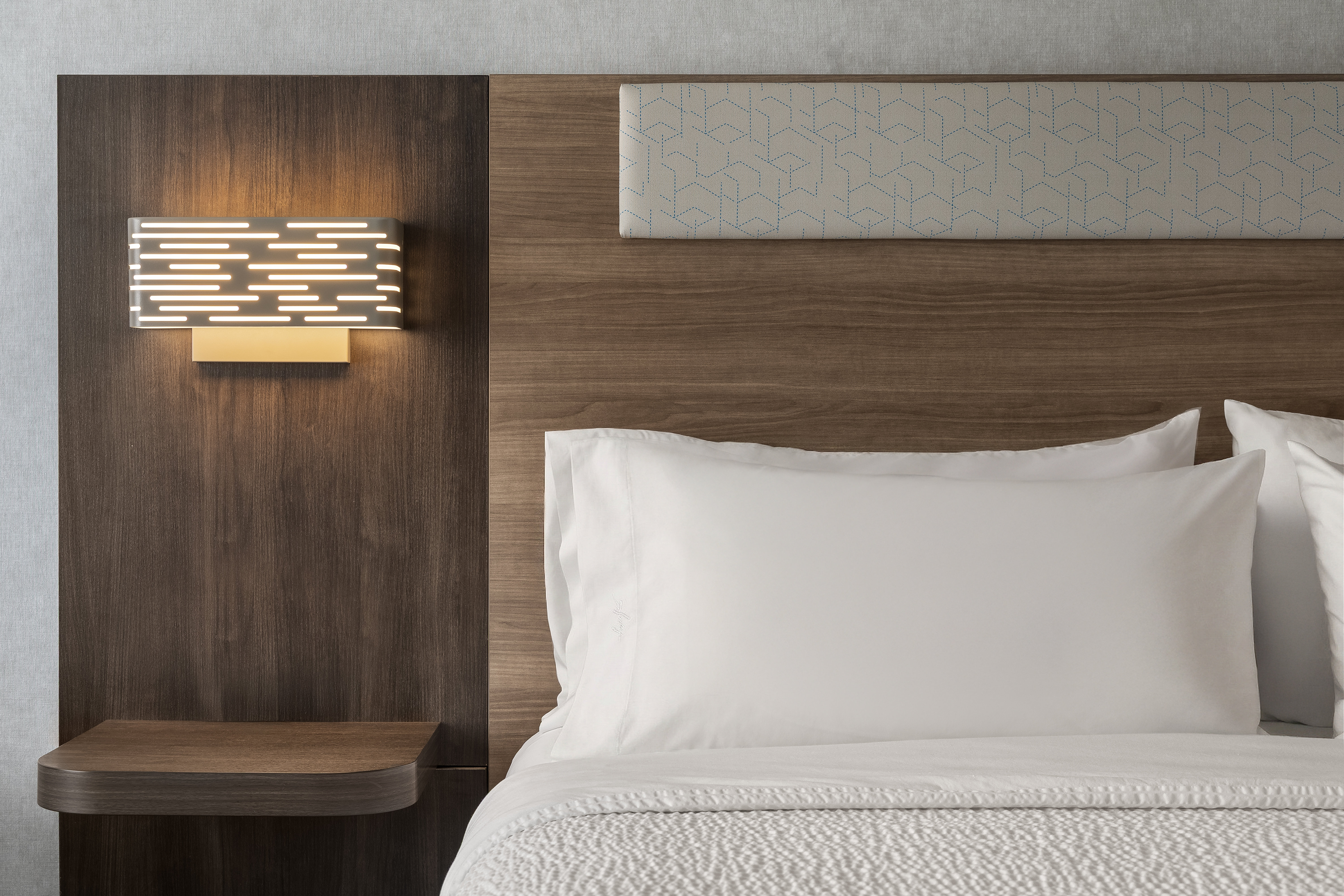 Holiday Inn Express Suites 30/66