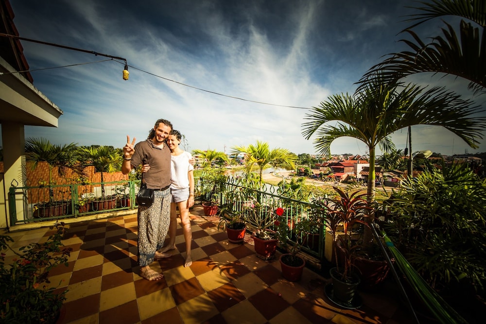Siem Reap Riverside Hotel 63/67