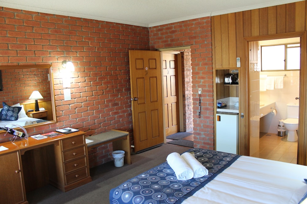 Bakery Hill Motel 29/35