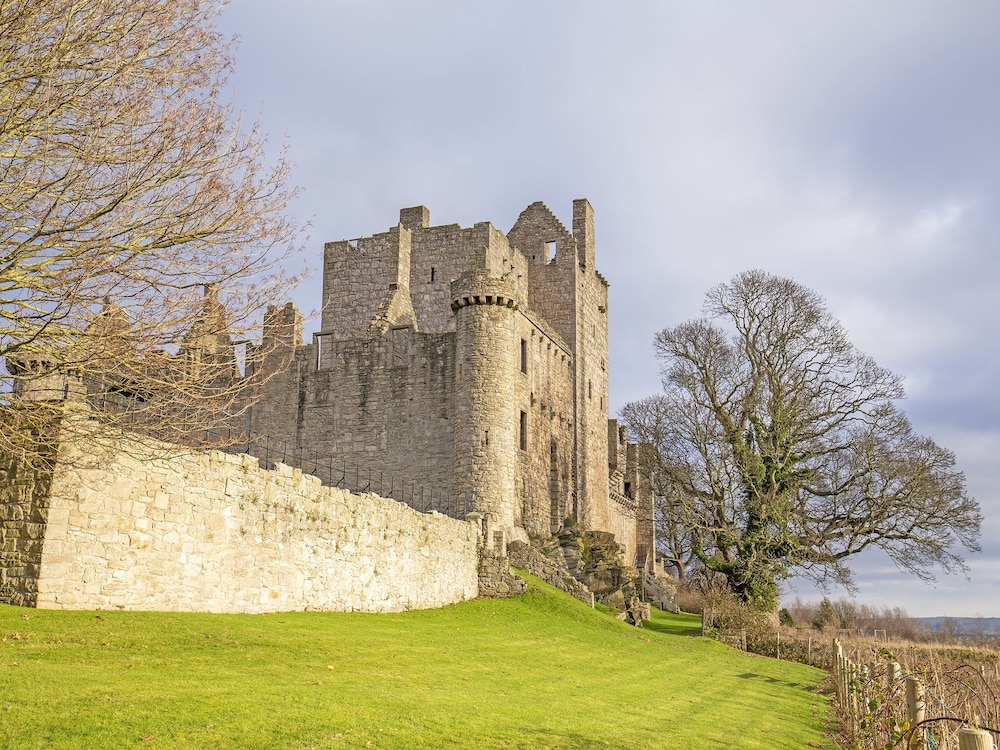 OYO Arden Guest House, Craigmillar Castle Edinburgh 39/43