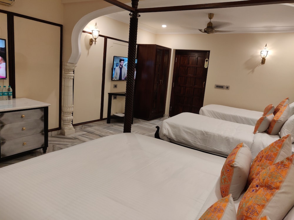 Laxmi Palace Heritage Boutique Hotel 10/65