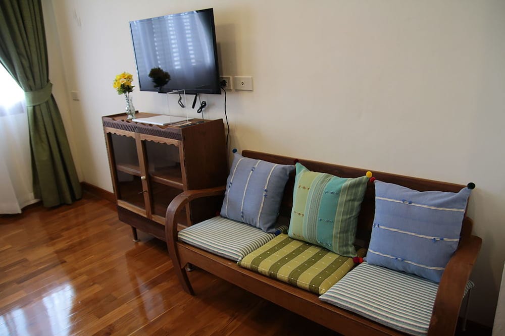 Rustic River Boutique 49/72