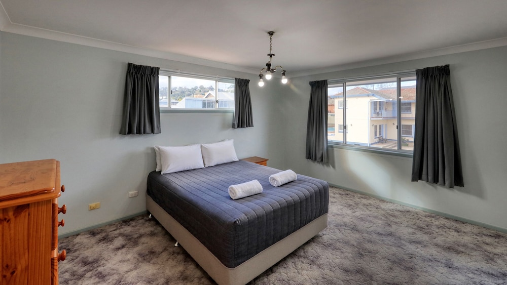 COWRA MOTOR INN 51/65