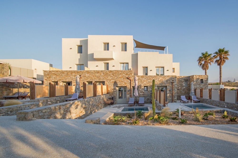 Paros Comfy Suites 44/50
