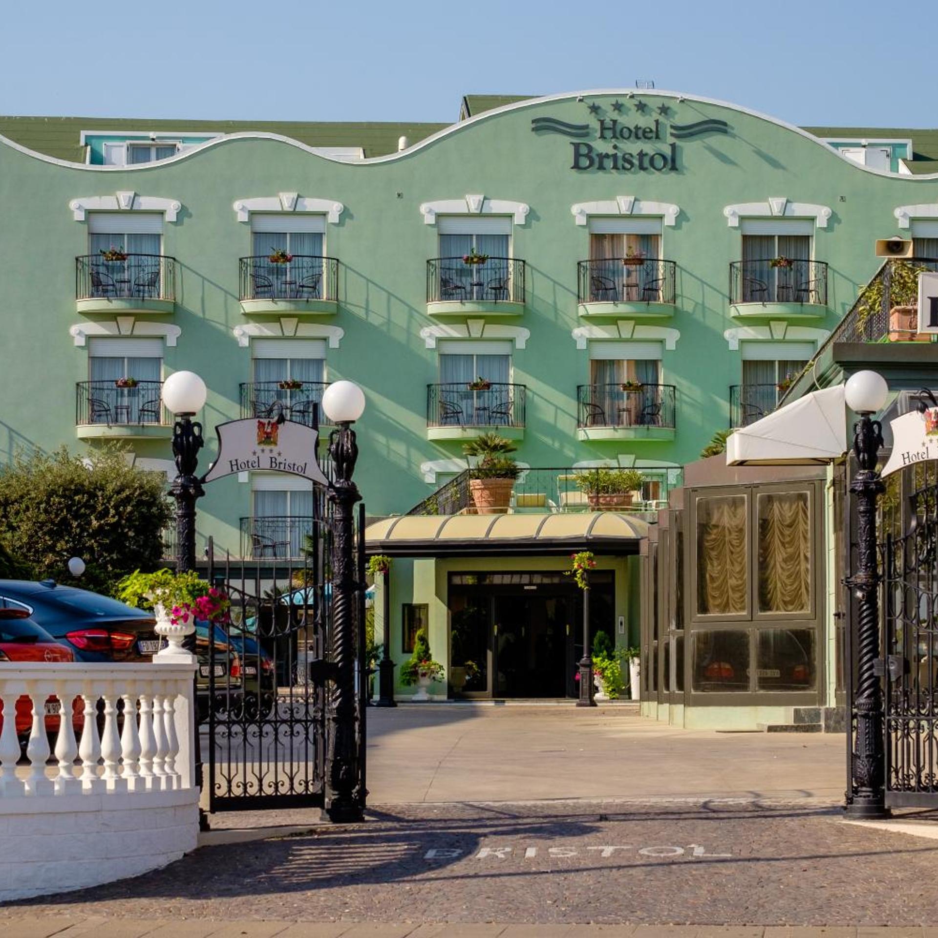 Hotel Bristol 2/50