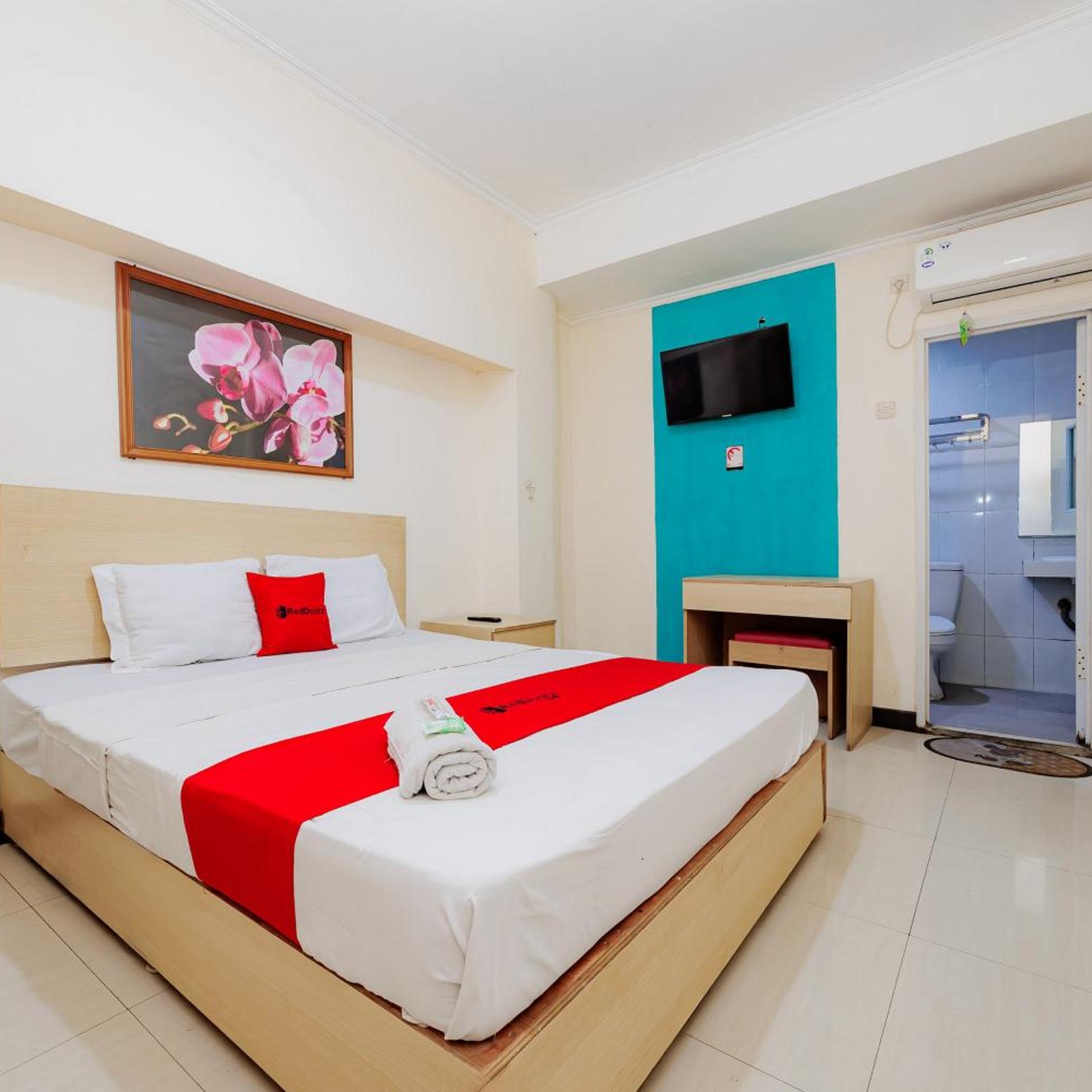 RedDoorz near Istana Plaza 2 12/50