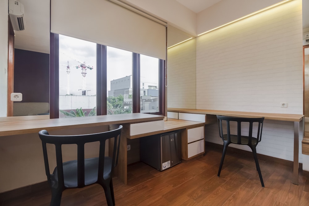 RedDoorz Plus @ CBD Bintaro 37/56