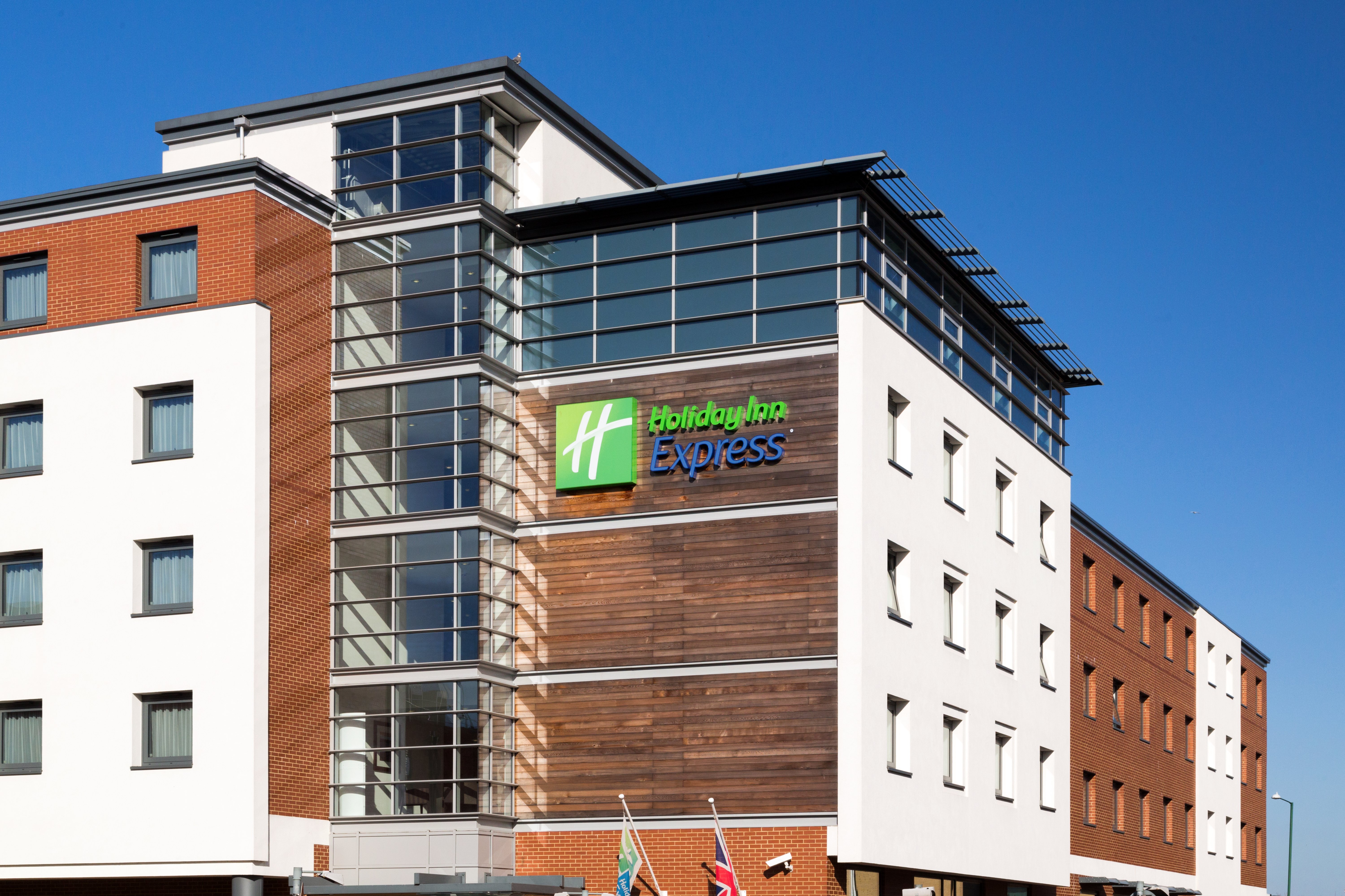 HOLIDAY INN EXPRESS HARLOW 5/74