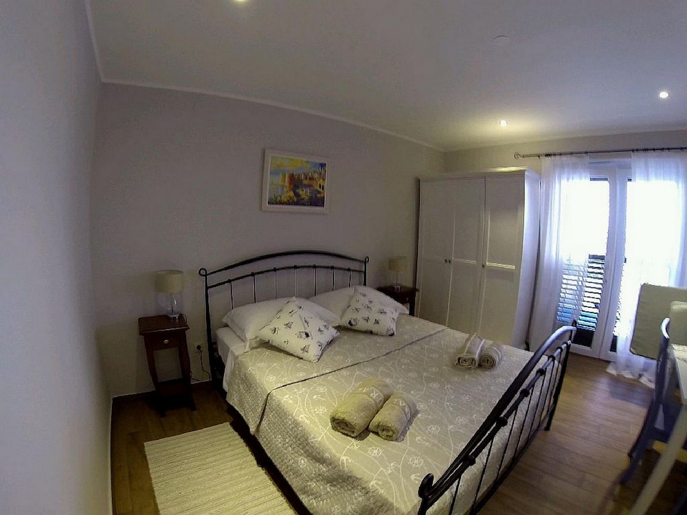 Apartments Villa Mirjana 27/75