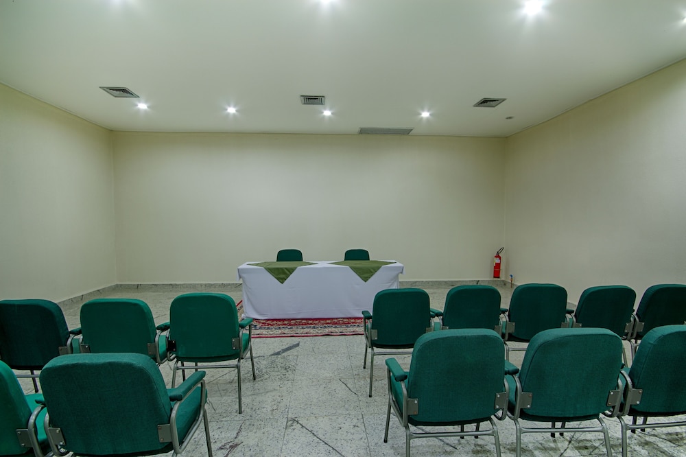 Hotel Golden Park Curitiba by Nacional Inn 88/97