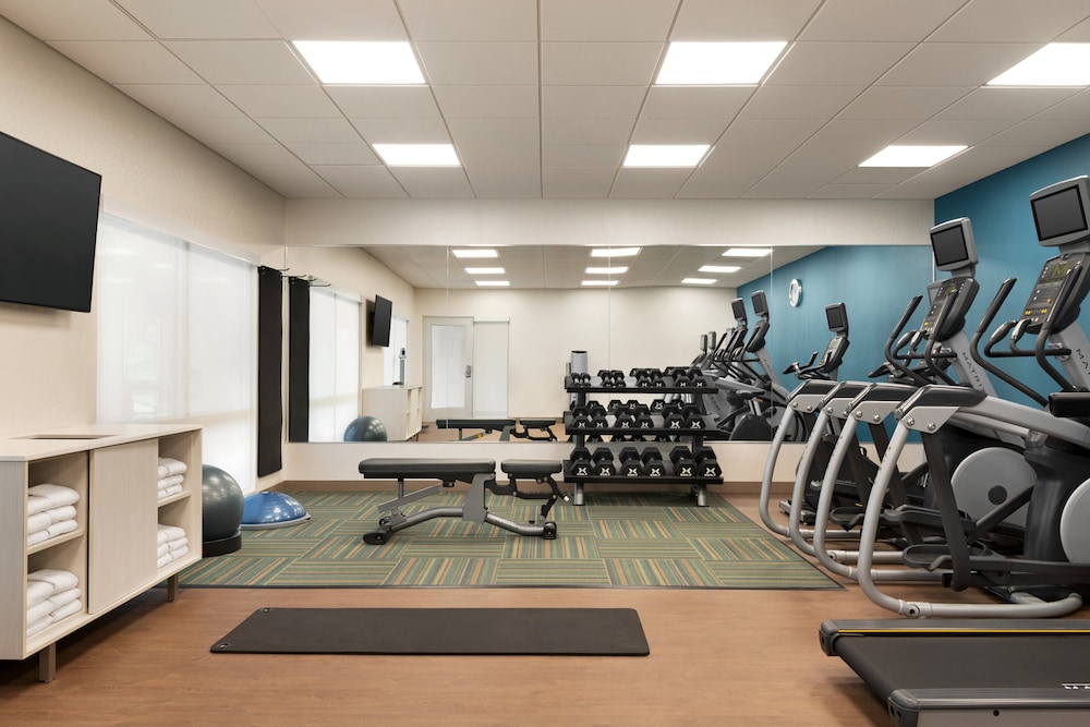 Holiday Inn Express Suites Beaver Dam 27/50