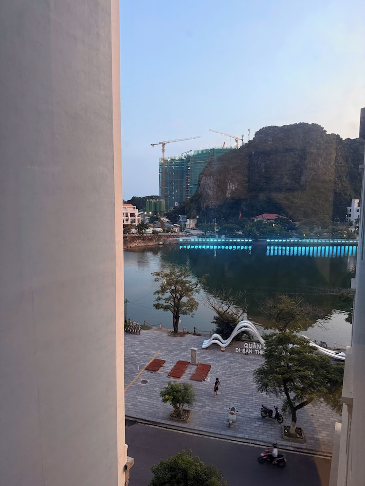 Chu Long Hotel 41/49