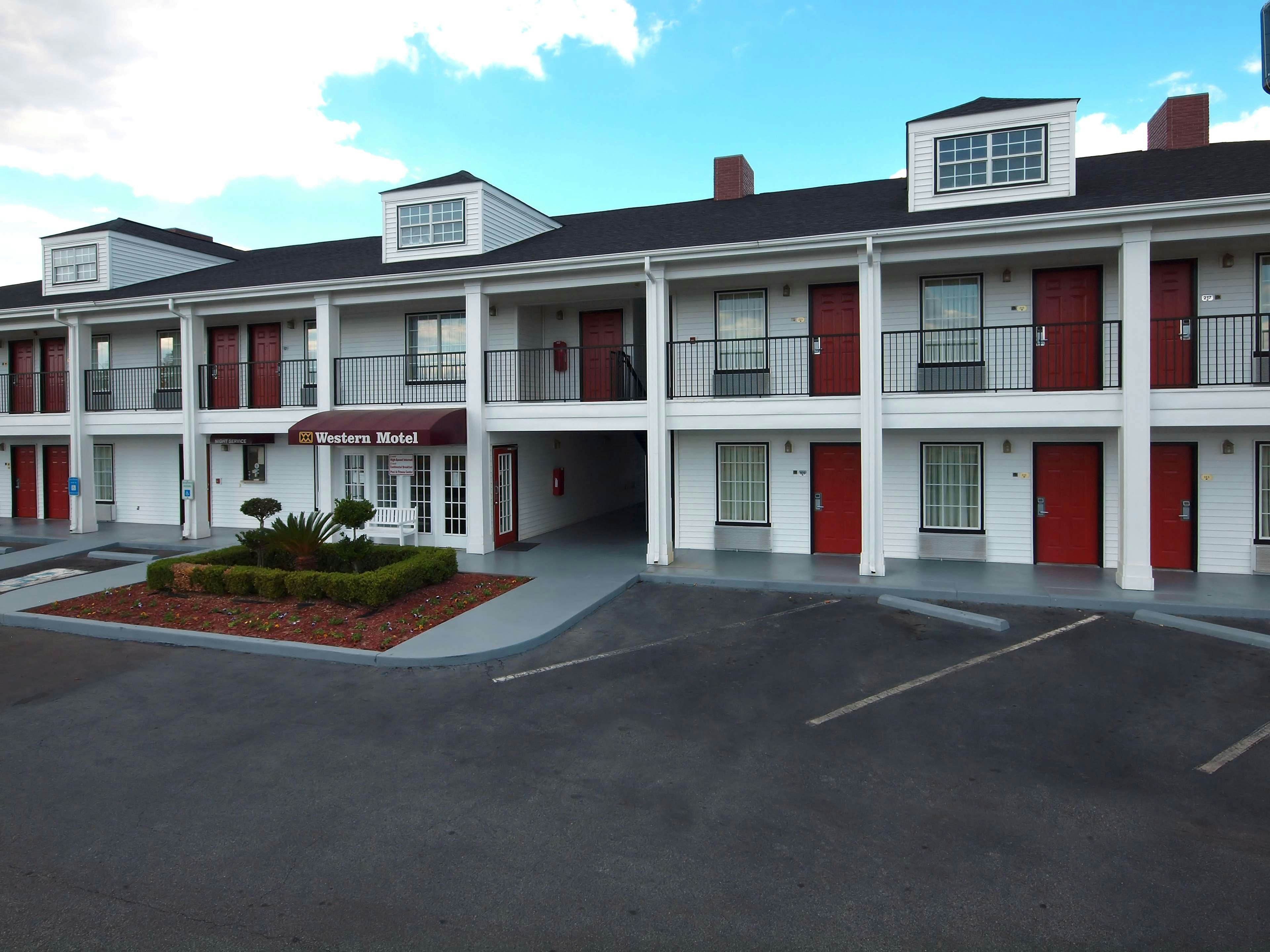 Western Motel 40/41