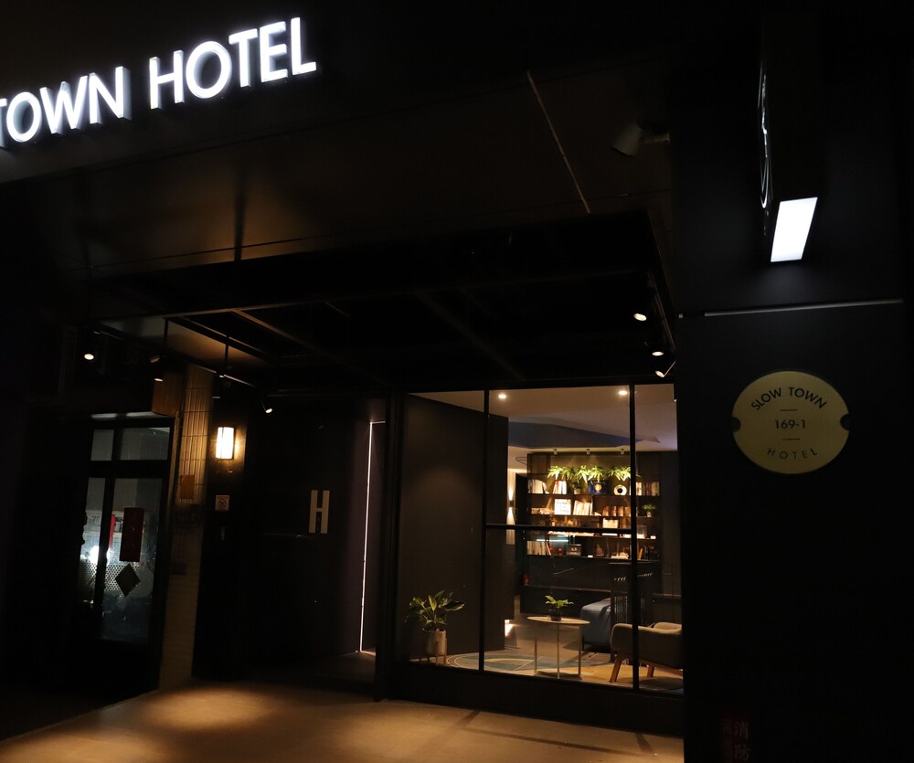 Slow Town Hotel 3/67