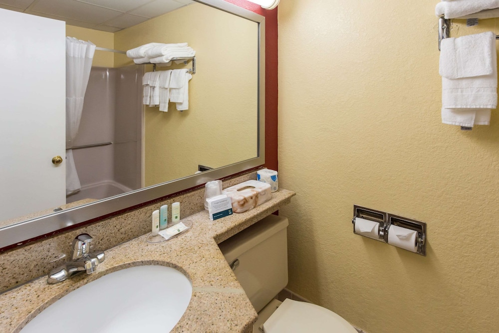 Quality Inn Lebanon, NH 8/37