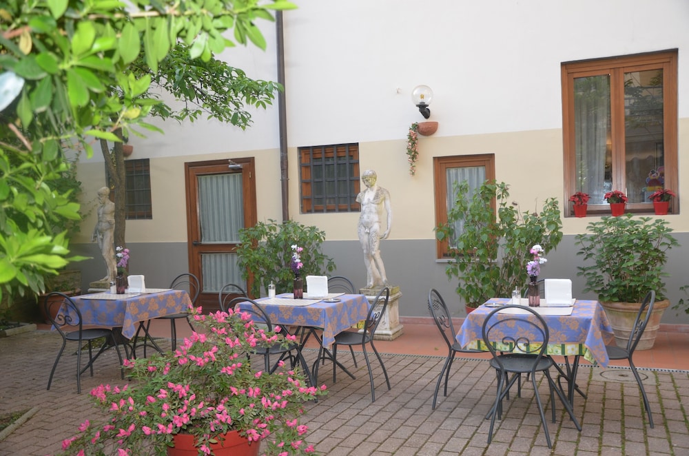 Hotel Mia Cara 36/50