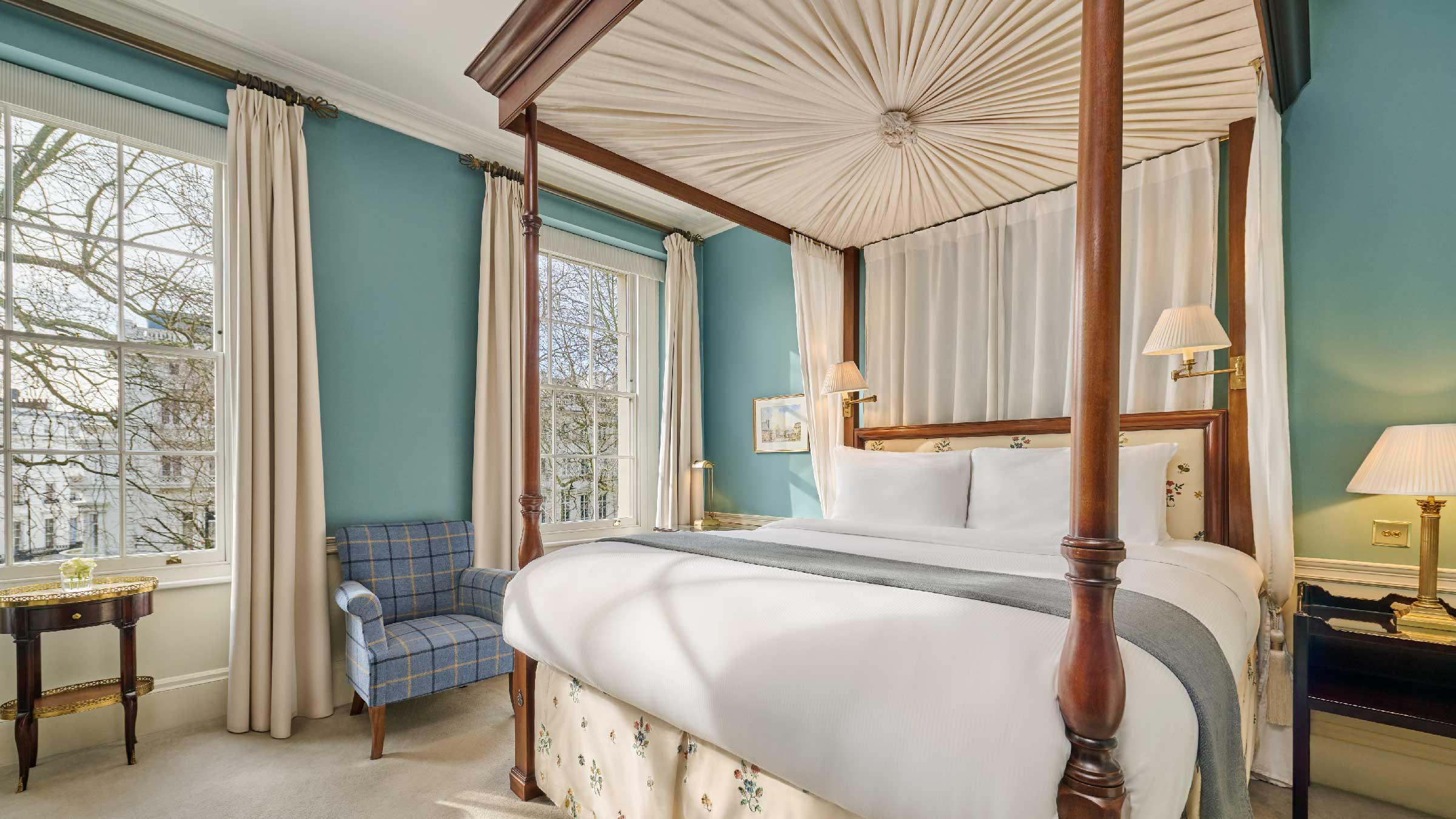 Roseate Suite
