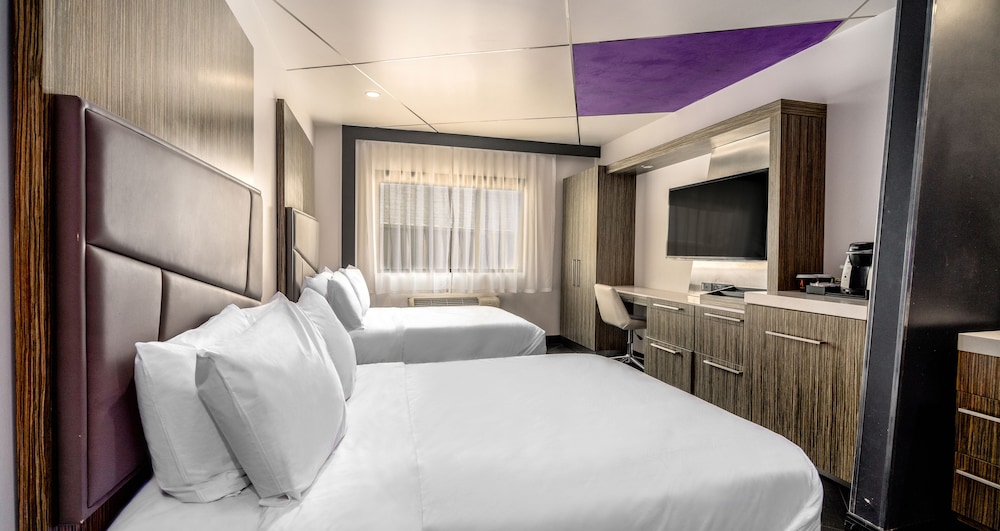 The Moment Hotel 30/72