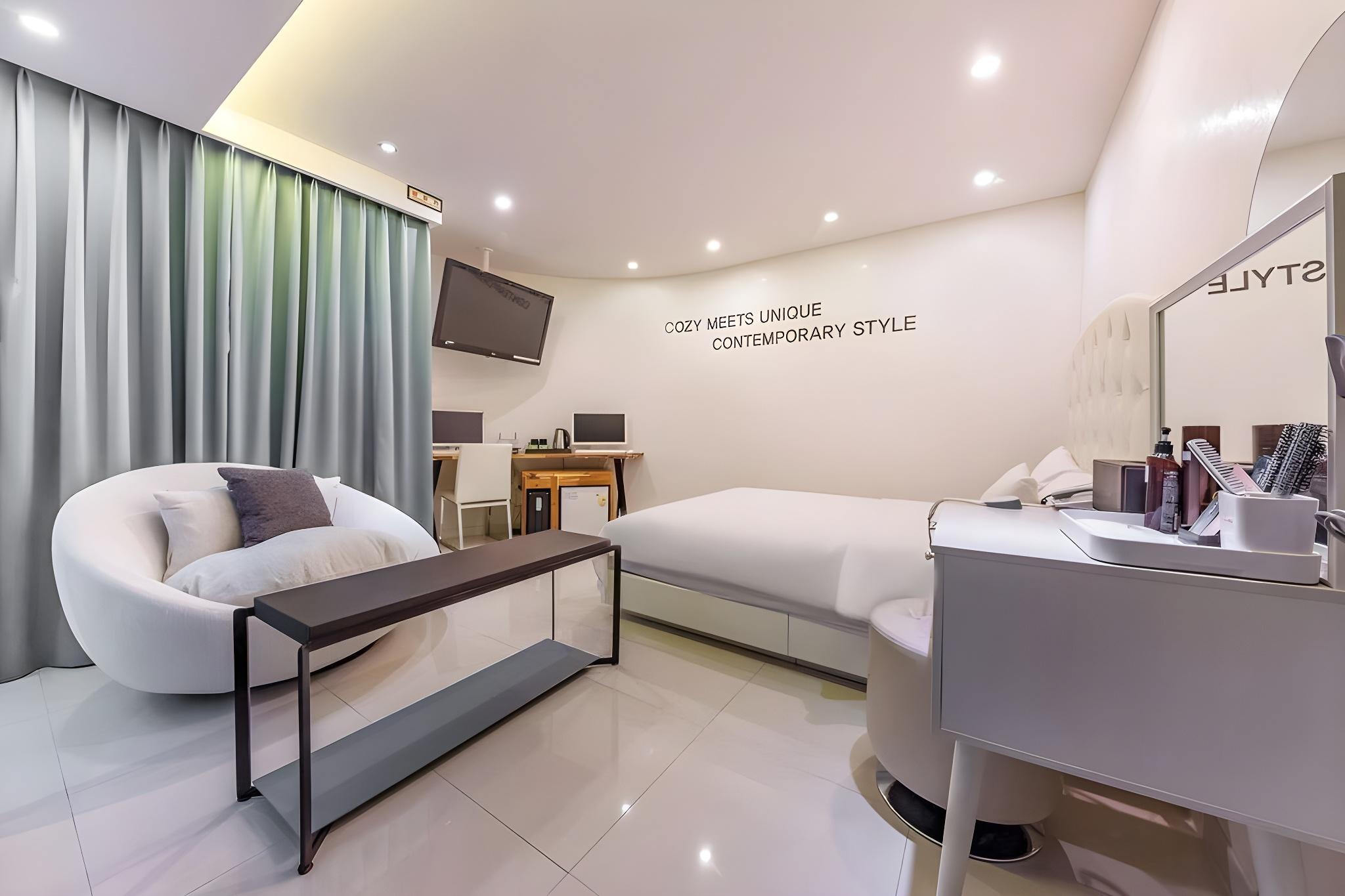 Lovely, Suite