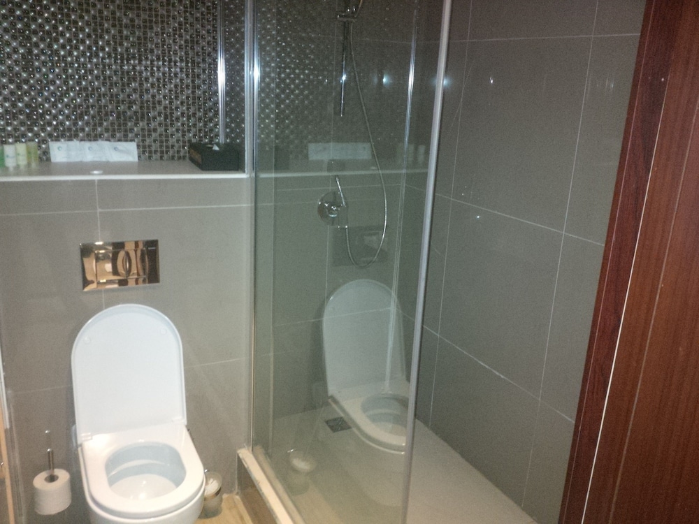 Pearlwort Hotel and Suites 45/45