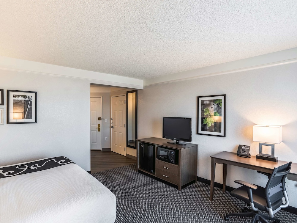 La Quinta Inn & Suites by Wyndham Phoenix Chandler 12/41