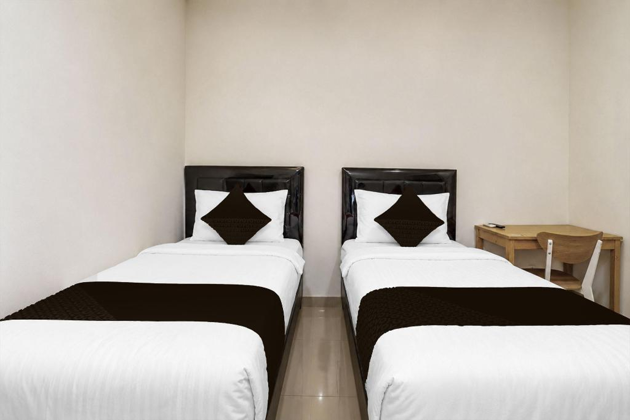 Room at Collection O near Cihampelas Walk formerly De Parleys Rooms, BANDUNG