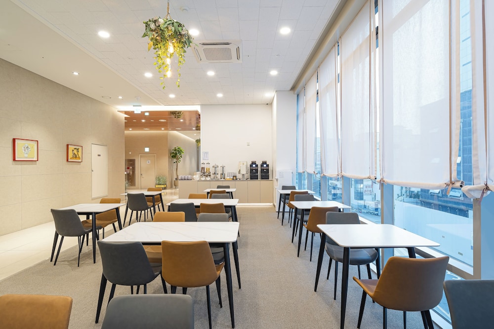 Kwangsu Hotel 43/52